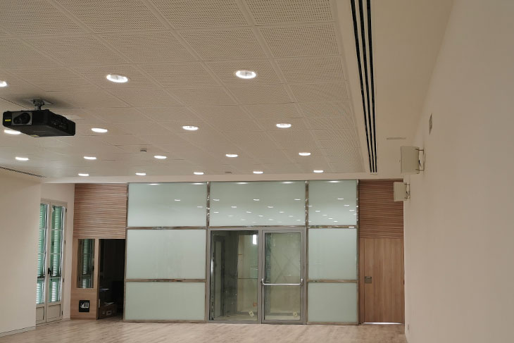 Instalaciones de iluminación con regulación DALI en una sala polivalente